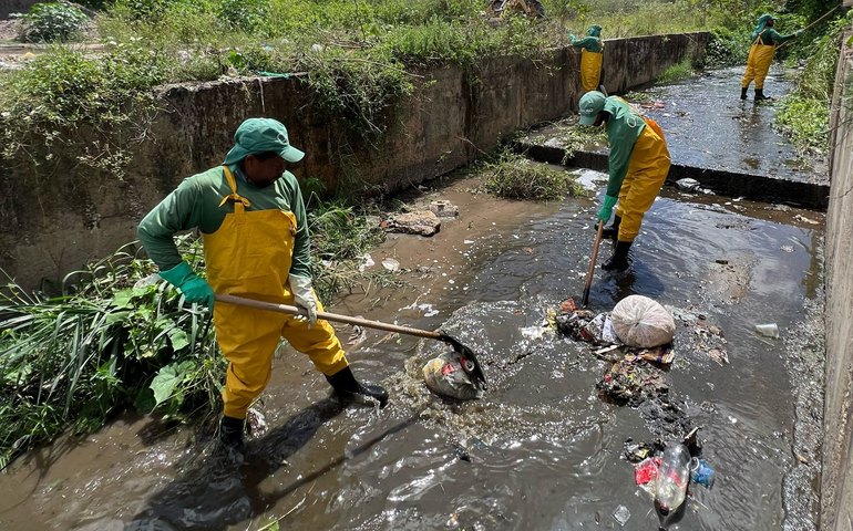 Prefeitura realiza mutirão de limpeza e lança novo projeto de recolhimento de entulhos no Manoel Teles