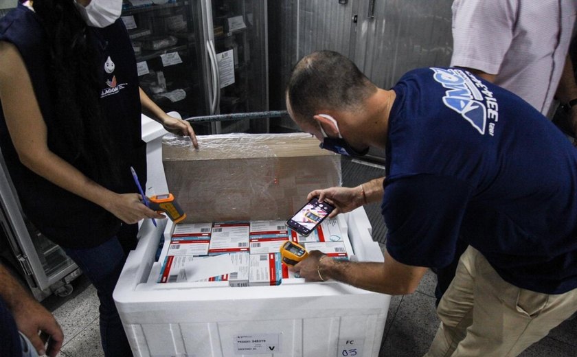 AL recebe mais 88.200 doses de vacina contra a Covid-19 e distribuição para os municípios será na segunda (22)