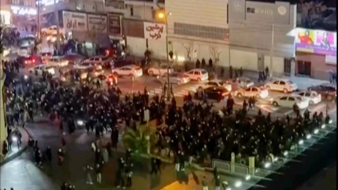 Líder supremo do Irã sinaliza próxima repressão a manifestantes que 'estragam suas próprias ruas' para Trump