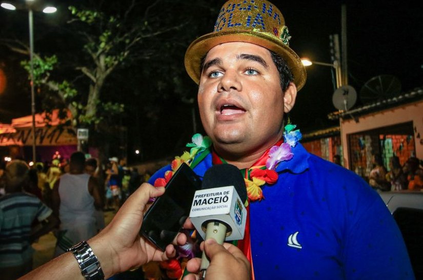 Polo carnavalesco leva folia e alegria aos moradores do Alto de Ipioca