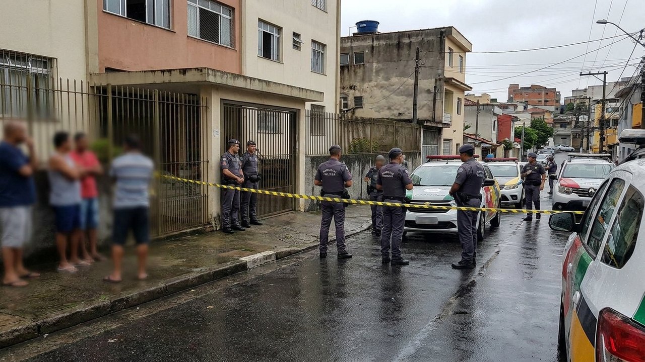 Homem mata ex-namorada com tiro na cabeça em SP e foge; polícia investiga caso como feminicídio