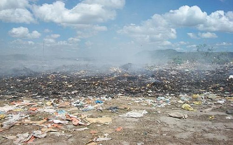 Equipe do IMA verifica denúncias de fogo em lixão