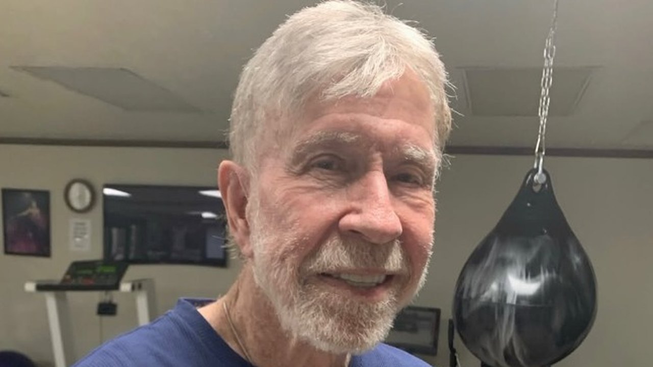 Chuck Norris é internado às pressas após mal-estar no Havaí