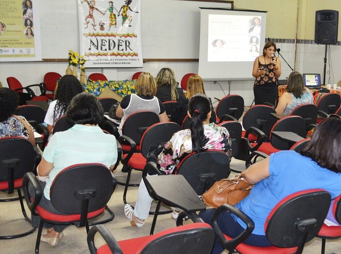 Educação de Maceió aborda violência contra mulher em seminário