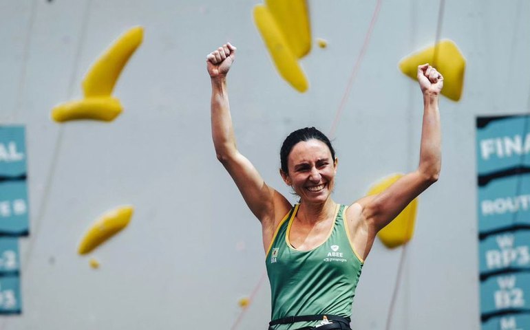 Marina Dias leva ouro inédito para o Brasil no Mundial de Paraescalada
