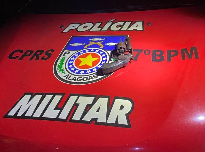 Batalhões da PM apreendem armas de fogo em Carneiros e Anadia