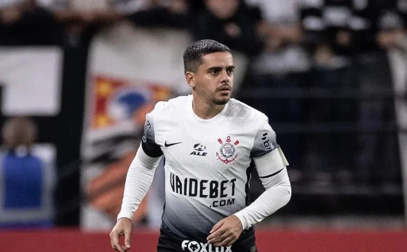 Fagner deve ser a novidade no Corinthians para o confronto com o Vitória