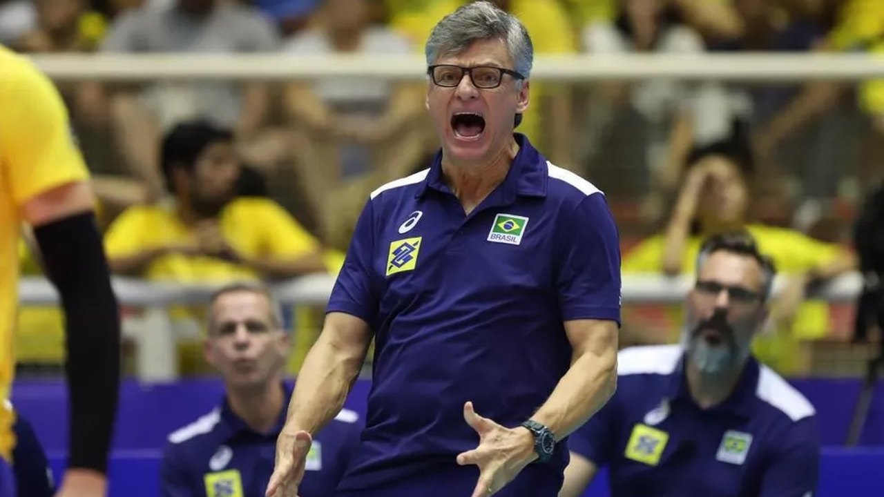 Após derrota, Renan exalta testes e descanso a titulares na seleção de vôlei