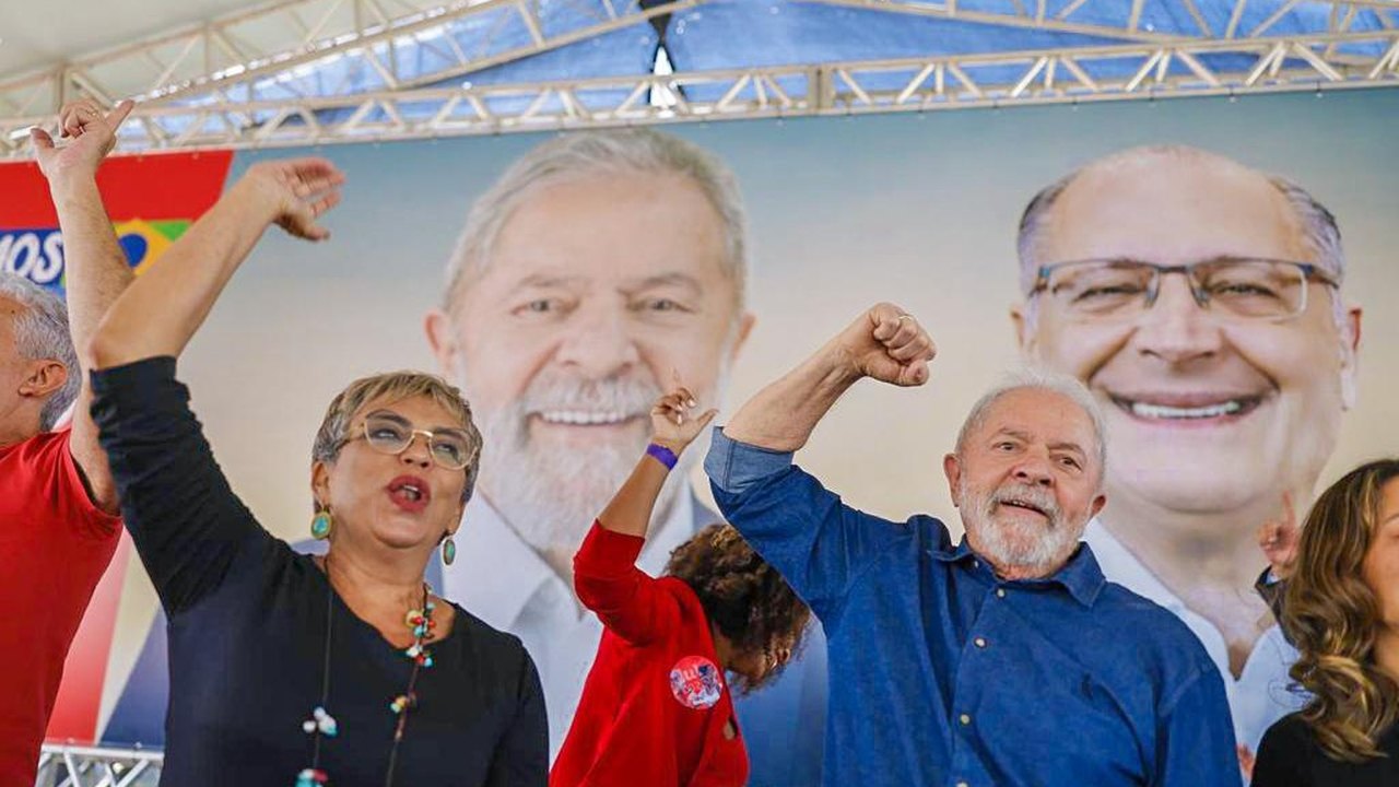 Em Contagem (MG), Lula diz que é preciso governar com o coração e pensando no povo