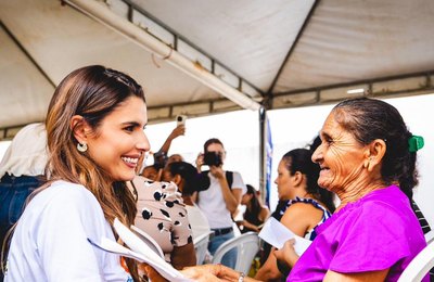 Ao lado do prefeito Bueno Higino, Marina Candia leva Olhar da Gente a Coité do Noia