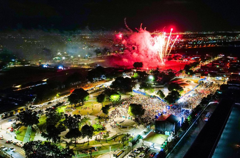 Réveillon de Todos Nós reúne multidão e celebra a virada do ano em Maceió