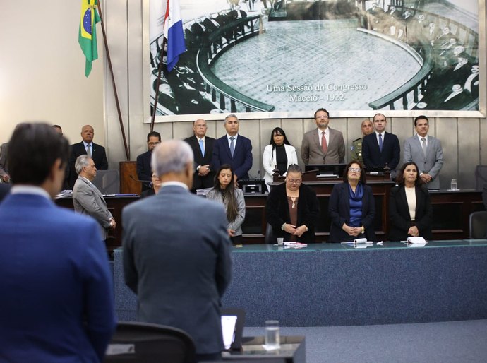 Deputados homenageiam Thales Pereira durante sessão ordinária com minuto de silêncio