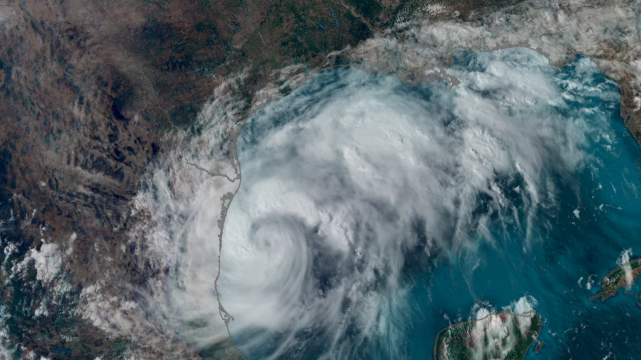 EUA: furacão Francine avança em direção à costa da Louisiana e pode ganhar força de categoria 2