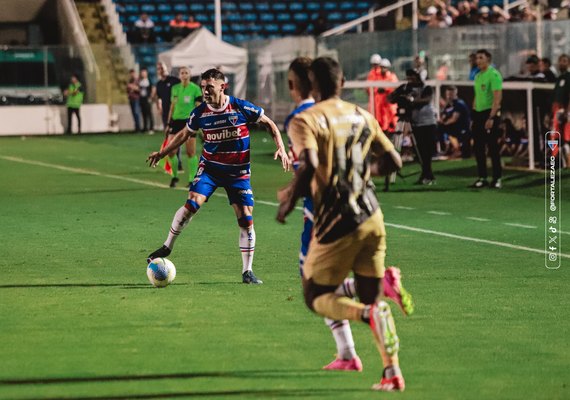 Bento falha, Fortaleza vence e derruba o Athletico-PR da liderança do Brasileirão