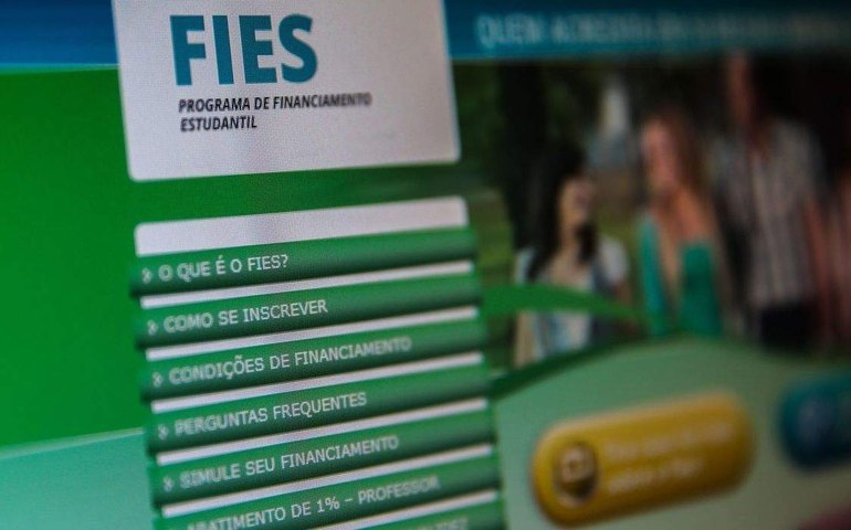 Fraudes no Fies envolvem 20 faculdades e ex-servidores do Fundo da Educação, diz PF