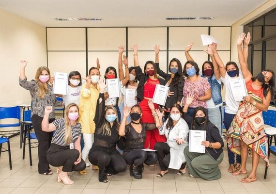 Programa Emprega Mulher forma a primeira turma de mulheres em situação de vulnerabilidade social