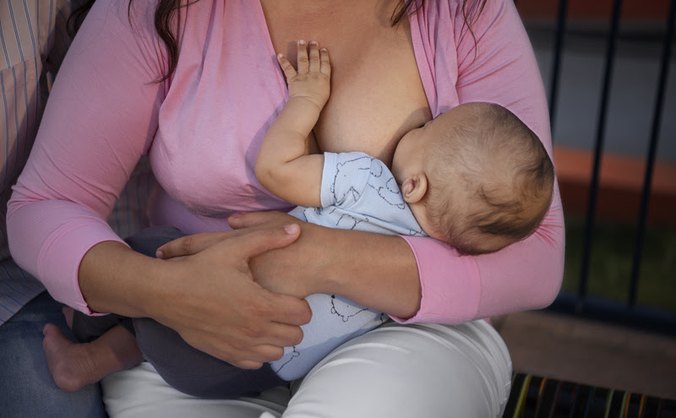 Oncologista esclarece dúvidas frequentes sobre o aleitamento materno para mulheres que enfrentam ou já superaram a doença