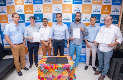 Prefeito JHC autoriza instalação de empresas que vão gerar mais de 3 mil empregos em Maceió
