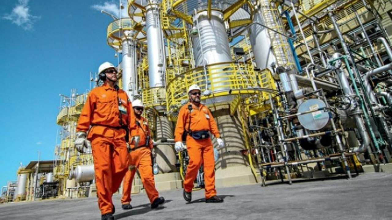 Trabalhadores defendem manutenção de obras da Petrobras e de empregos