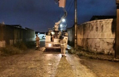 Sima executa manutenção e restaura luminárias no Conjunto Jardim Royal