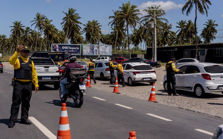 Maio Amarelo começa com ação educativa no Pontal da Barra
