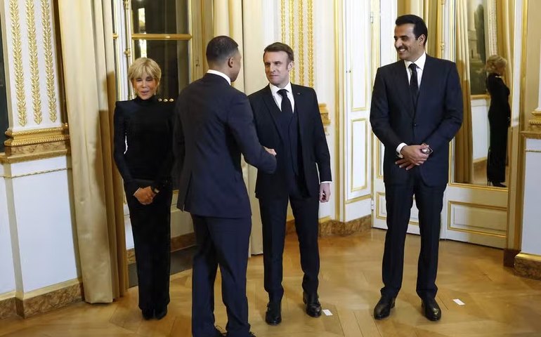 Raríssima lagosta, caviar e aspargos brancos: veja cardápio de evento em que Macron tentou convencer Mbappé a ficar na França