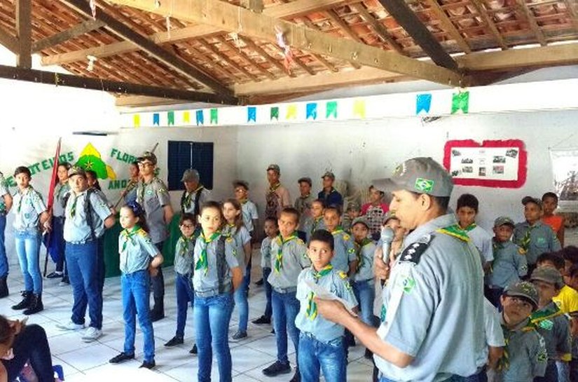 Usuários do Cras aprendem lições de escotismo