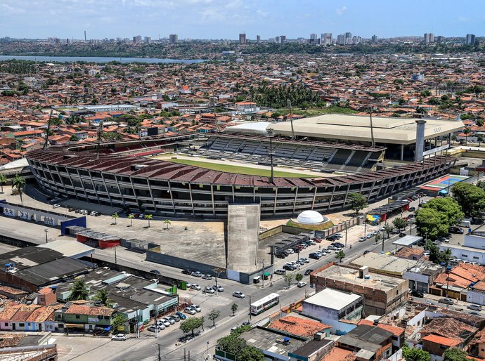 Estádio Rei Pelé completa 53 anos com um pé no passado e outro no futuro