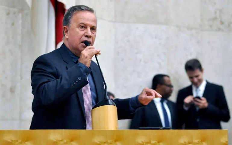Promotoria denuncia por racismo vereador da Câmara de SP Camilo Cristófaro