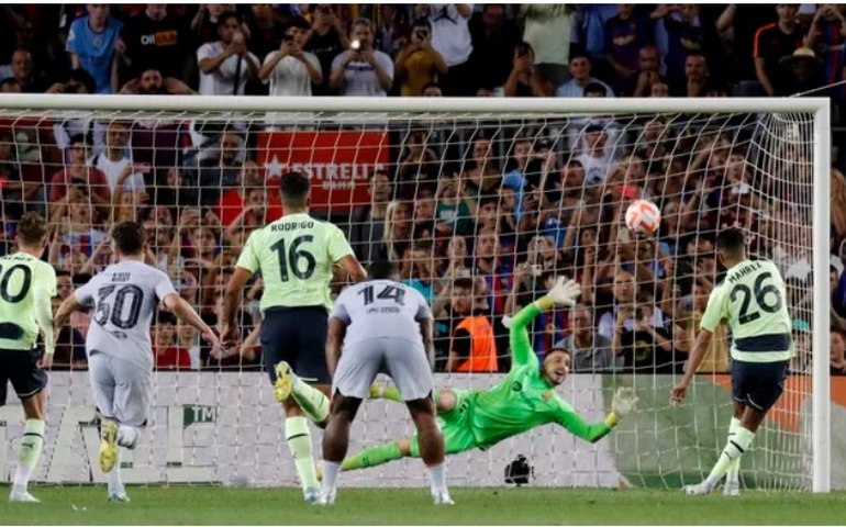 Barcelona e Manchester City empatam em amistoso beneficente no Camp Nou