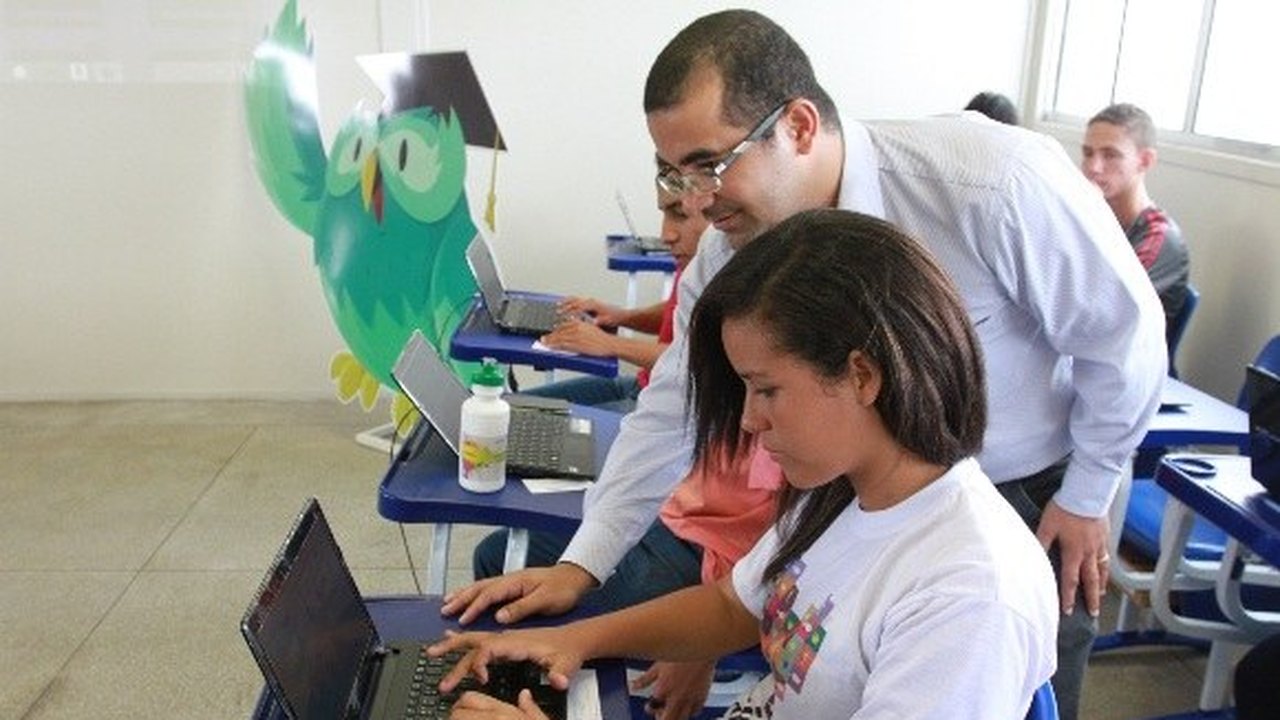 Escola do Estado de tempo integral recebe internet de alta velocidade