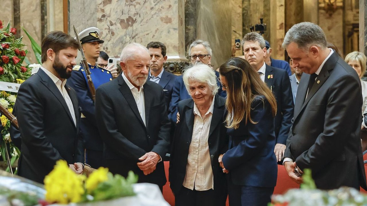 “Uma pessoa como Pepe Mujica não morre”, diz Lula em velório do amigo