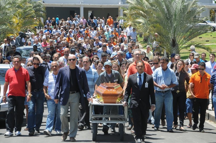 Adeus a Waldemir Rodrigues: prefeito e secretários comparecem a enterro