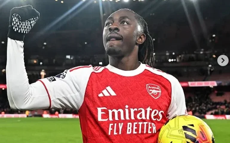 Arsenal goleia Tottenham em casa e amplia vantagem na liderança