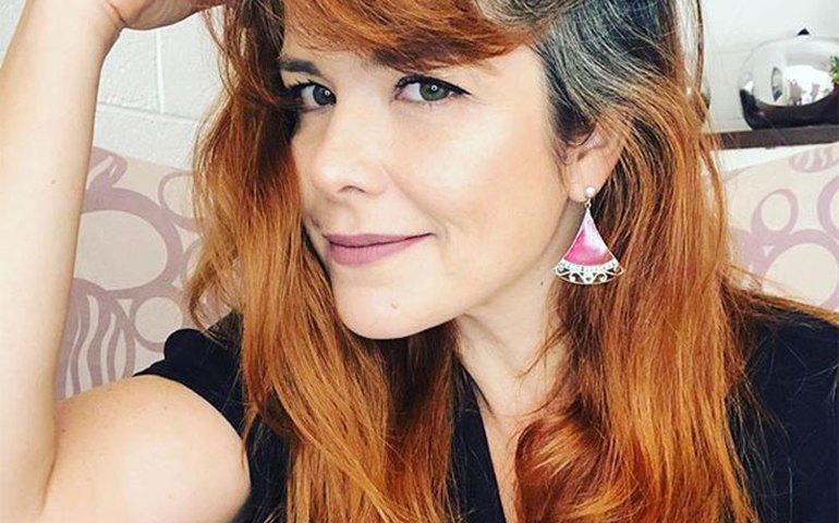 Samara Felippo posa com cabelos brancos: ‘estou me sentindo linda’