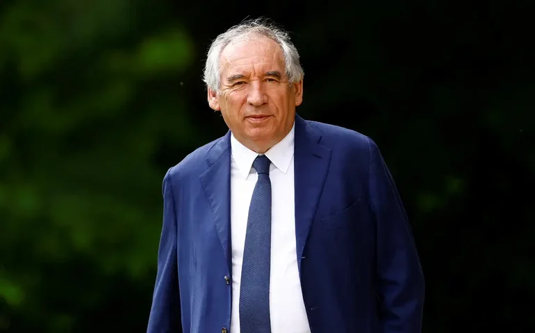 Governo da França 'luta por sobrevivência' com orçamento de 2025 sem consenso