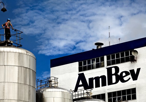 Lucro líquido atribuído a controladores da Ambev cai 8,9% no 3º trimestre