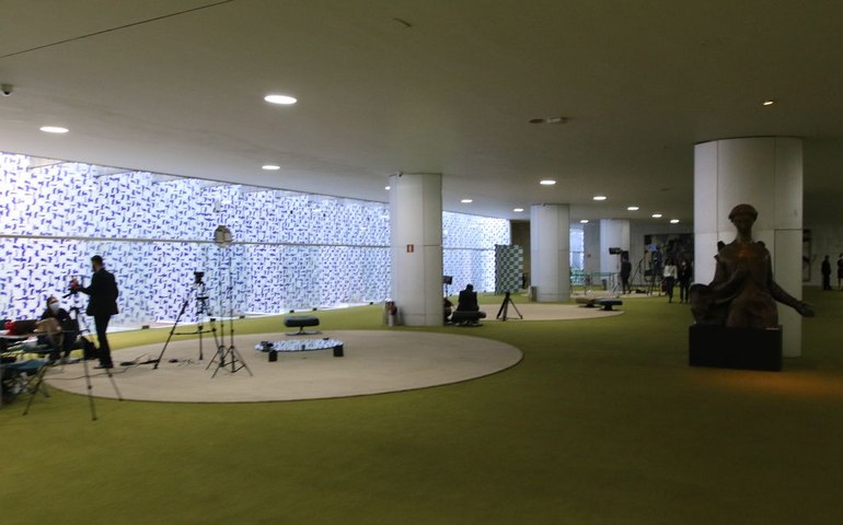 Sindicatos repudiam violência contra jornalista na Câmara