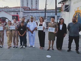 Estudantes do Colégio Tiradentes são premiados em concurso de redação da Marinha