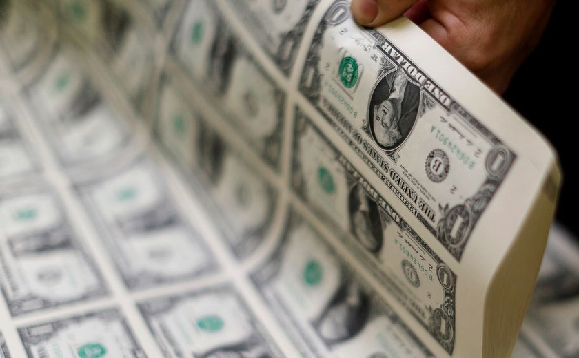 Dólar fecha a R$ 6,26 com incertezas sobre pacote e decisão do Fed