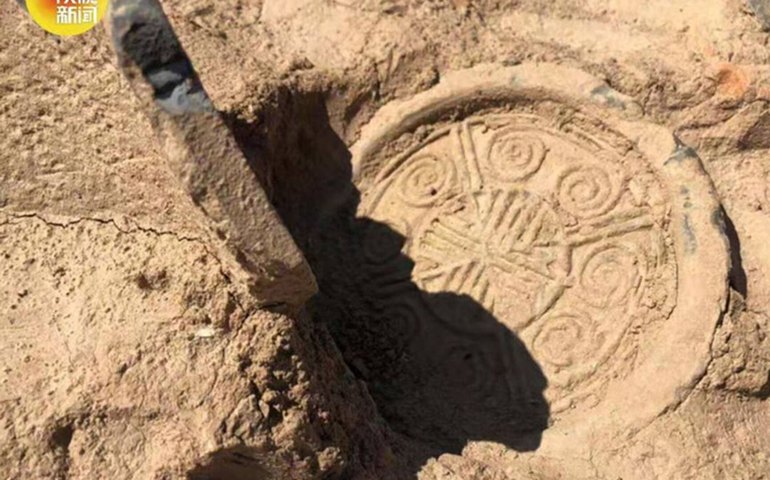 Tambor de bronze de 2.000 anos é encontrado em campo na China