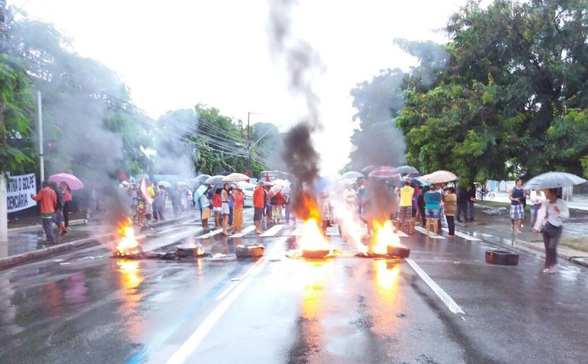 Protestos bloqueiam vias de Alagoas e paralisam serviços nesta sexta-feira