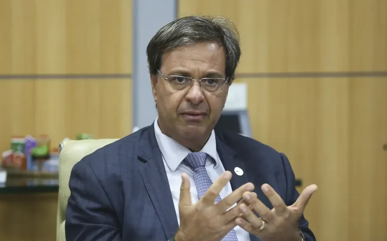 Gilson Machado agradece título de cidadão alagoano e rebate críticas de deputado Ronaldo Medeiros