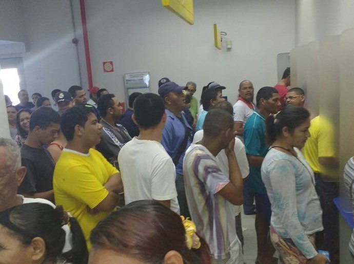 Servidores públicos de São Miguel começam a receber seus pagamentos