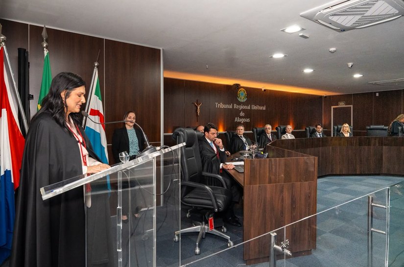 Juíza Adriana Carla Feitosa toma posse como desembargadora eleitoral do TRE/AL