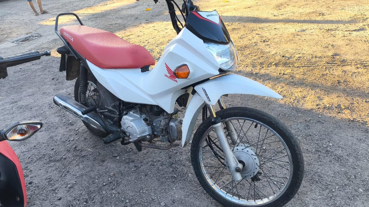 Polícia Militar prende quatro suspeitos e recupera motocicleta furtada em Arapiraca