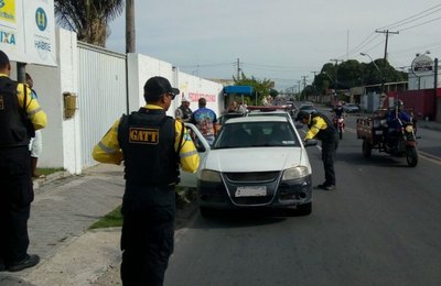 SMTT orienta sobre perigos do transporte clandestino