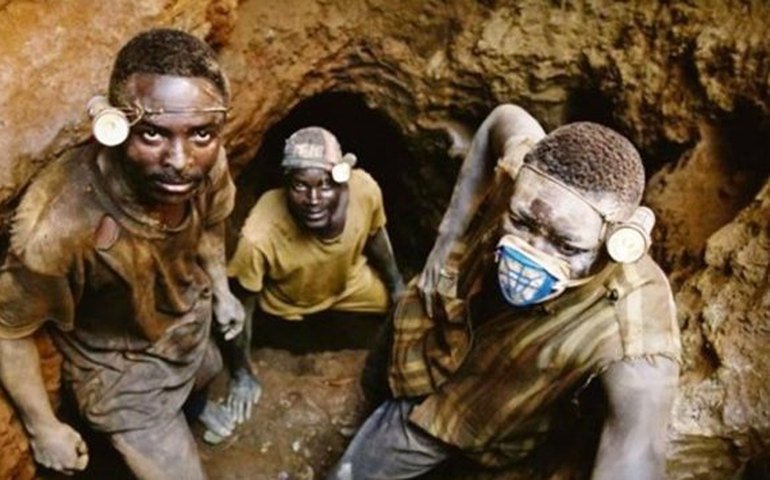 Crime organizado cultiva terror em minas ilegais na África do Sul
