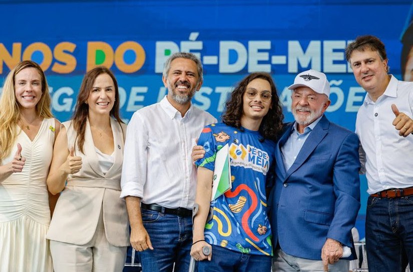 Pé-de-Meia contribui para queda de 43% no abandono escolar: “Oportunidade de continuar sonhando”, exalta Lula