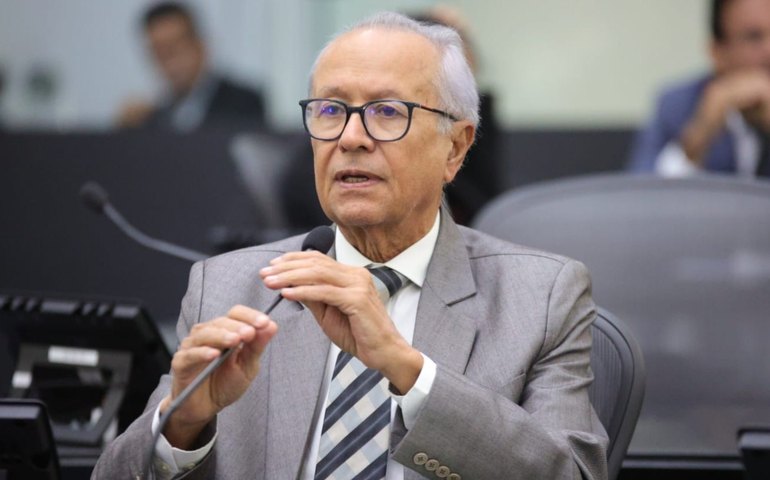 Doutor Wanderley parabeniza relatório de Renan Calheiros ao projeto de isenção do IR